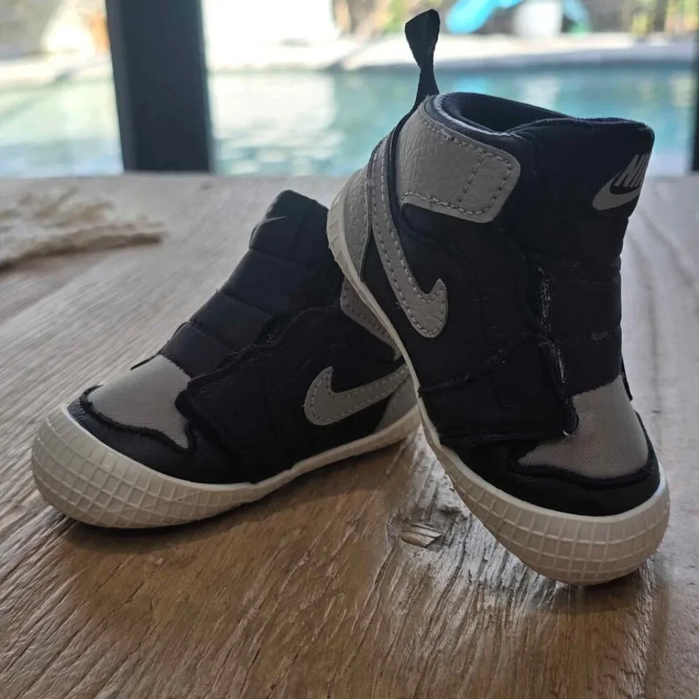 6 baby nike and Jordan shoes 5 crib shoes and one hard bottom size 2c, 3c, 4c